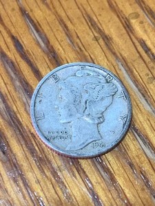 lot 9 image: 1941-D Mercury Dime Coin 90% Silver