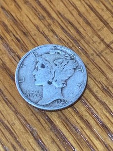 lot 18 image: 1945-D Mercury Dime Coin 90% Silver