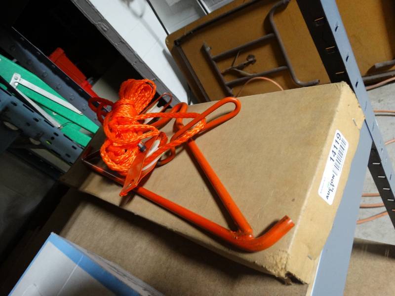 lot 14119 image: Deer skinning hoist- New in box