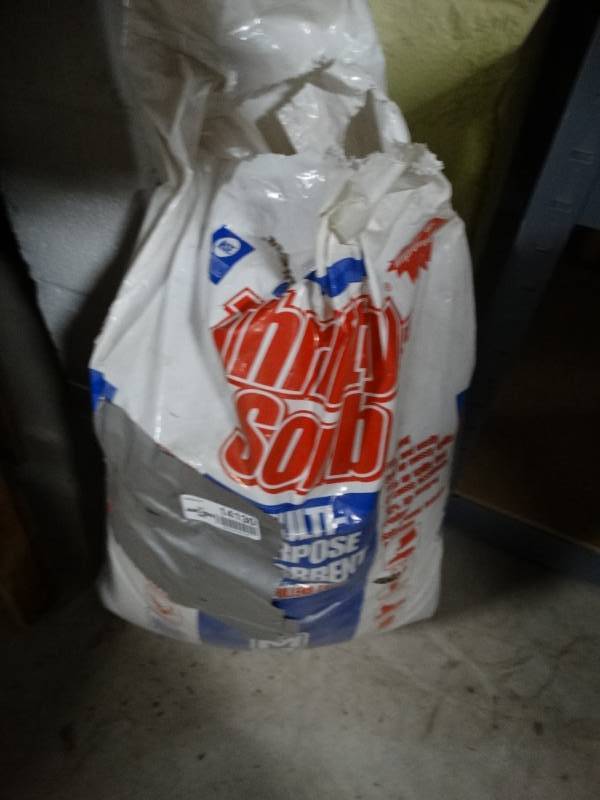 lot 14130 image: Open bag of absorbent