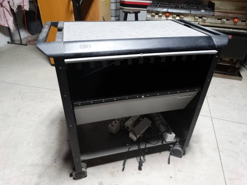 lot 14133 image: Dell cart on wheels