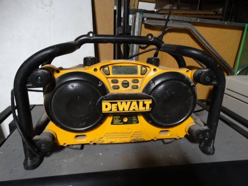 lot 14148 image: Dewalt AMFM radio battery charger- Portable
