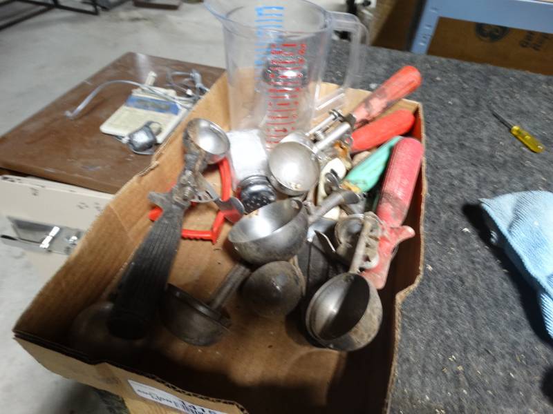 lot 14154 image: Lot of various commercial kitchen utensils