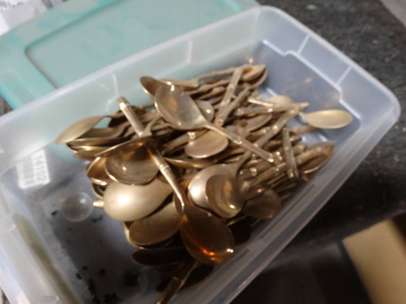 lot 14164 image: Lot of brass bamboo look spoons.