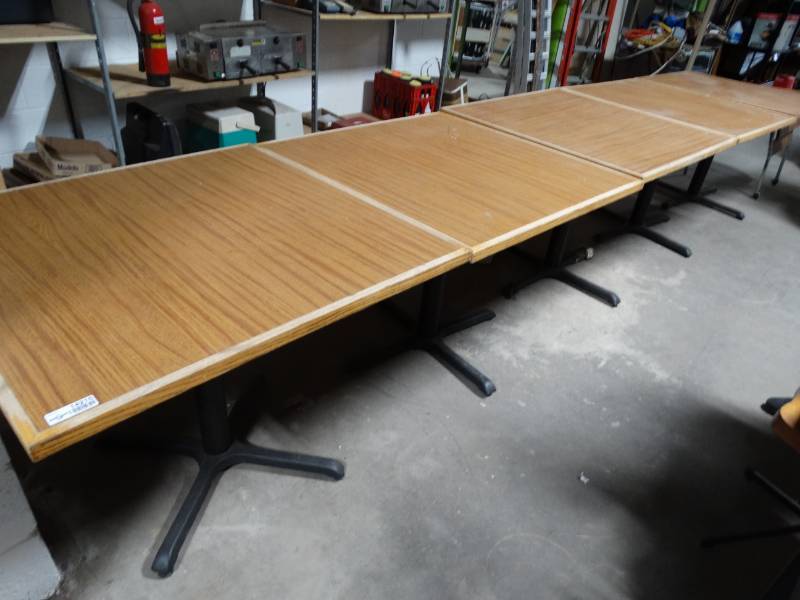 lot 14215 image: Lot of 5 pedestal tables.