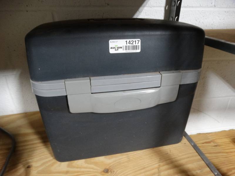 lot 14217 image: Cool or warm cooler.