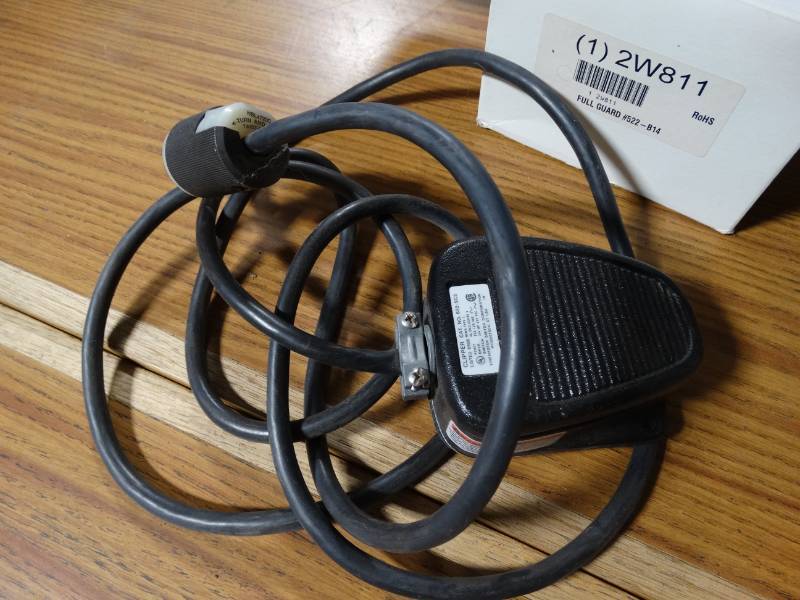 lot 14221 image: 2 Linemaster switches with 1 line master switch guard.