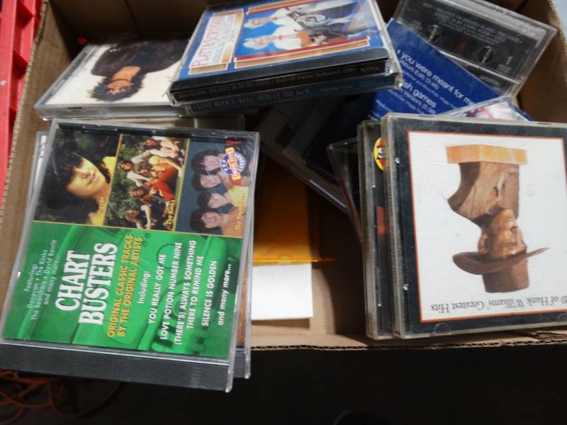 lot 14233 image: Lot of cds.