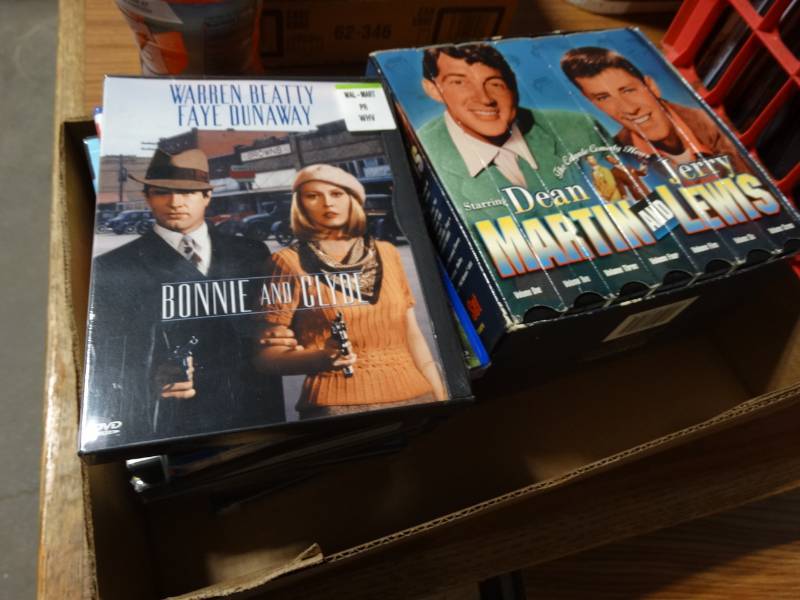 lot 14234 image: Lot of cds.