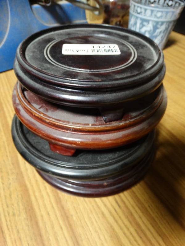 lot 14247 image: 4 Wooden coasters.