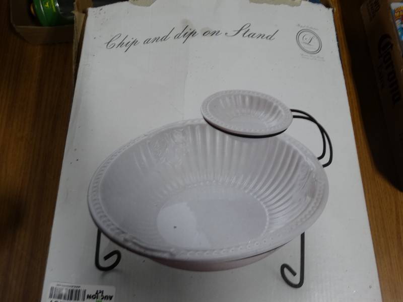 lot 14257 image: Chip and dip on stand.