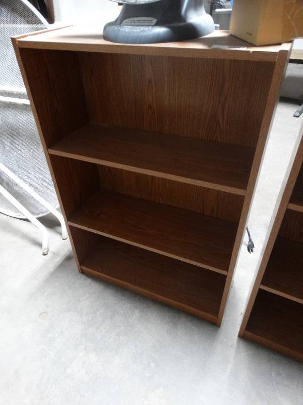 lot 14274 image: Bookshelf- 3 shelf