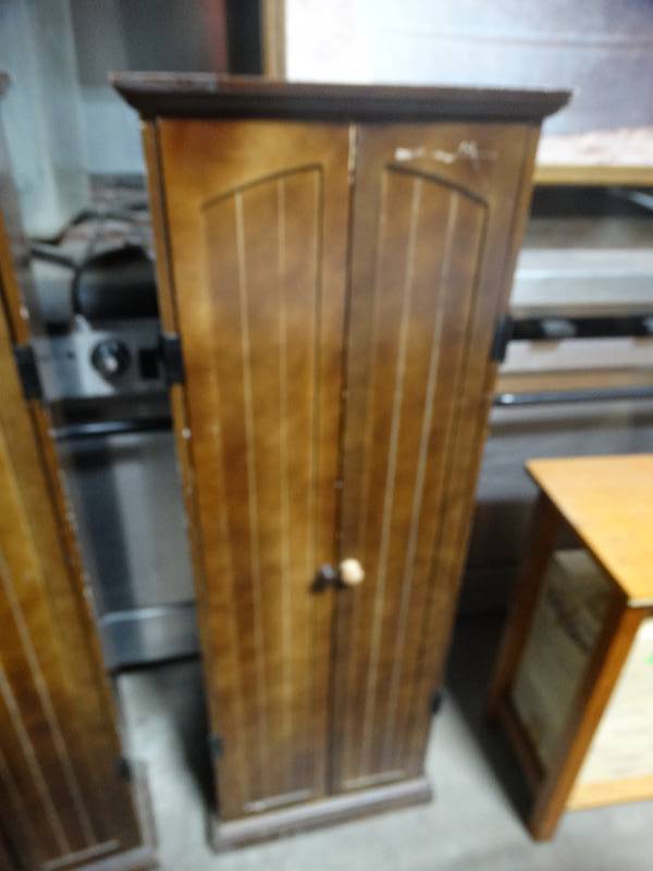 lot 14278 image: 2 door cabinet