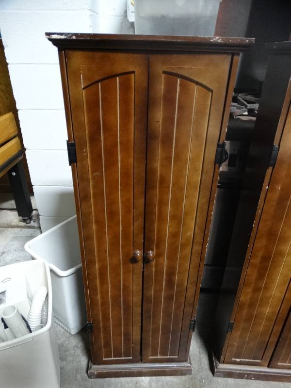 lot 14279 image: 2 door cabinet