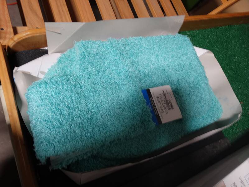 lot 14294 image: True colors bath rug set- New- 3 pcs