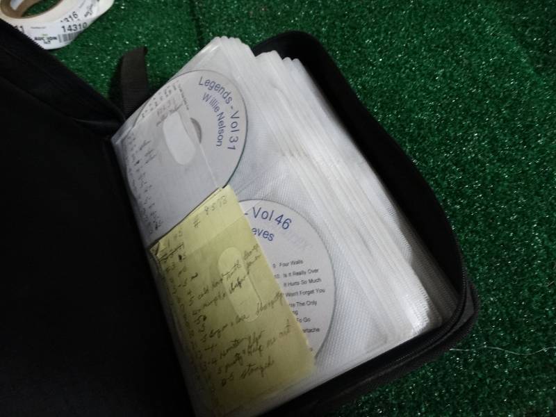 lot 14295 image: Lot of various CDs in case