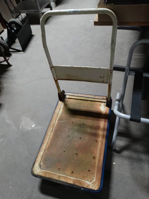 lot 14304 image: Folding utility cart