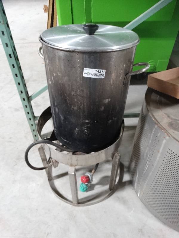lot 14311 image: Propane turkey fryer w stock pot