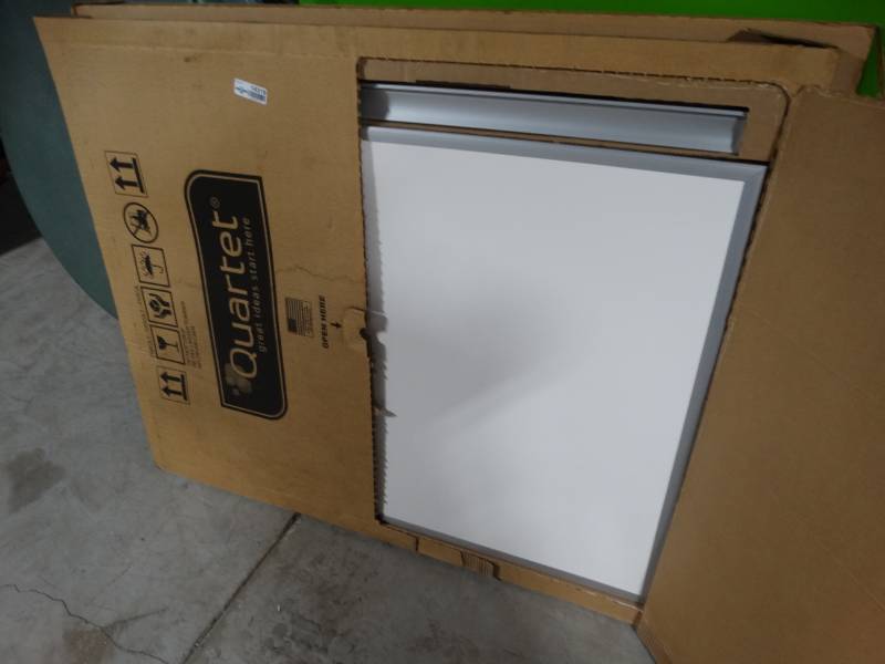 lot 14320 image: Quartet white board w tray- New in box- 4 x 3