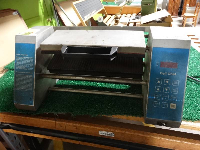 lot 14321 image: Deli chef A-1 panini grill- Gets Hot