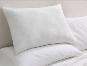 lot 5045 image: StandardQueen Medium Machine Washable Memory Foam & Down Alternative Bed Pillow- Casaluna - Retail $40