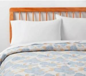 lot 5255 image: Room Essentials Light Blue Digital Floral Reversible Microfiber Queen Comforter&nbsp