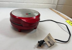 lot 4 image: Holstein Electric Omelet & Tortilla Maker - Red