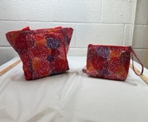 lot 11 image: Sachi insulated bag set