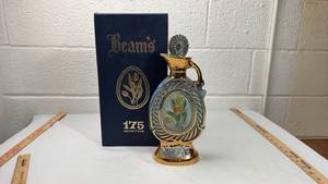 lot 14 image: Beams 175 Month Collector Decanter