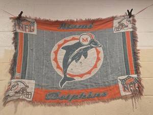 lot 28 image: Miami Dolphins NFL Team quilt