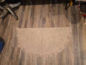 lot 30 image: Neutral Tone Semi Circle Carpet