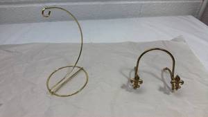 lot 51 image: Brass Fleur-de-lis Plate Hangers