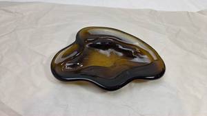 lot 52 image: Handmade Art Glass Dish
