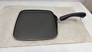 lot 63 image: Modern Non-Stick Griddle Pan with Concentric Circle Design