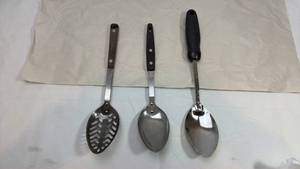 lot 64 image: 3-Piece Kitchen Utensil Set - Slotted and Solid Spoons
