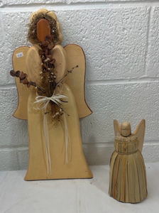 lot 84 image: Wooden Angel and Corn Husk Doll Decor Set
