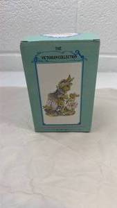 lot 88 image: vintage collectible resin bunny figurine by Victorian Collection