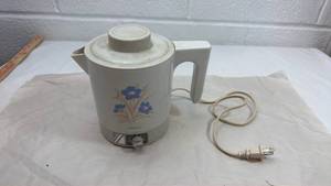 lot 110 image: Regalon Electric Hot Pot with Blue Floral Design