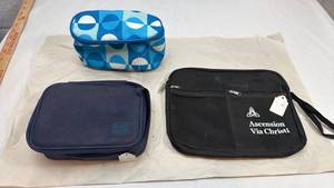 lot 113 image: Small Travel Toiletry and Accessory Bags Bundle