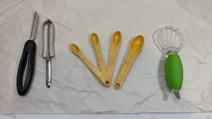 lot 126 image: Kitchen Tool Set