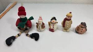 lot 151 image: Decorative Winter Snowman Figurine Collection