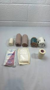 lot 198 image: Medical Supply Bundle - Bandages and Pads