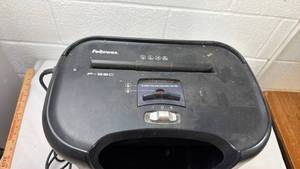 lot 212 image: Fellowes P-55C Paper Shredder