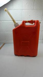 lot 225 image: Gott 5.9 Gallon Gas Can with Spout