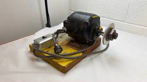lot 293 image: Electric Motor on Yellow Wood Mount