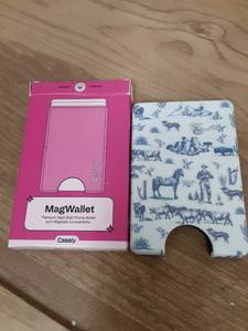 lot 608 image: Casely MagWallet Western Pattern Phone Wallet - Retail $25