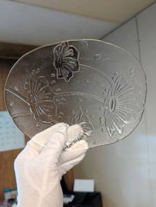 lot 11136 image: Clear Glass Floral Serving Plate