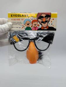 lot 11138 image: Novelty Glasses with Big Nose Disguise Set
