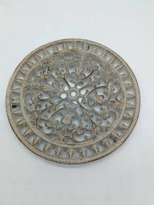 lot 11157 image: Round Metal Decorative Trivet