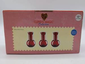 lot 11188 image: Cupids Magic Red Mini Bud Vases Set